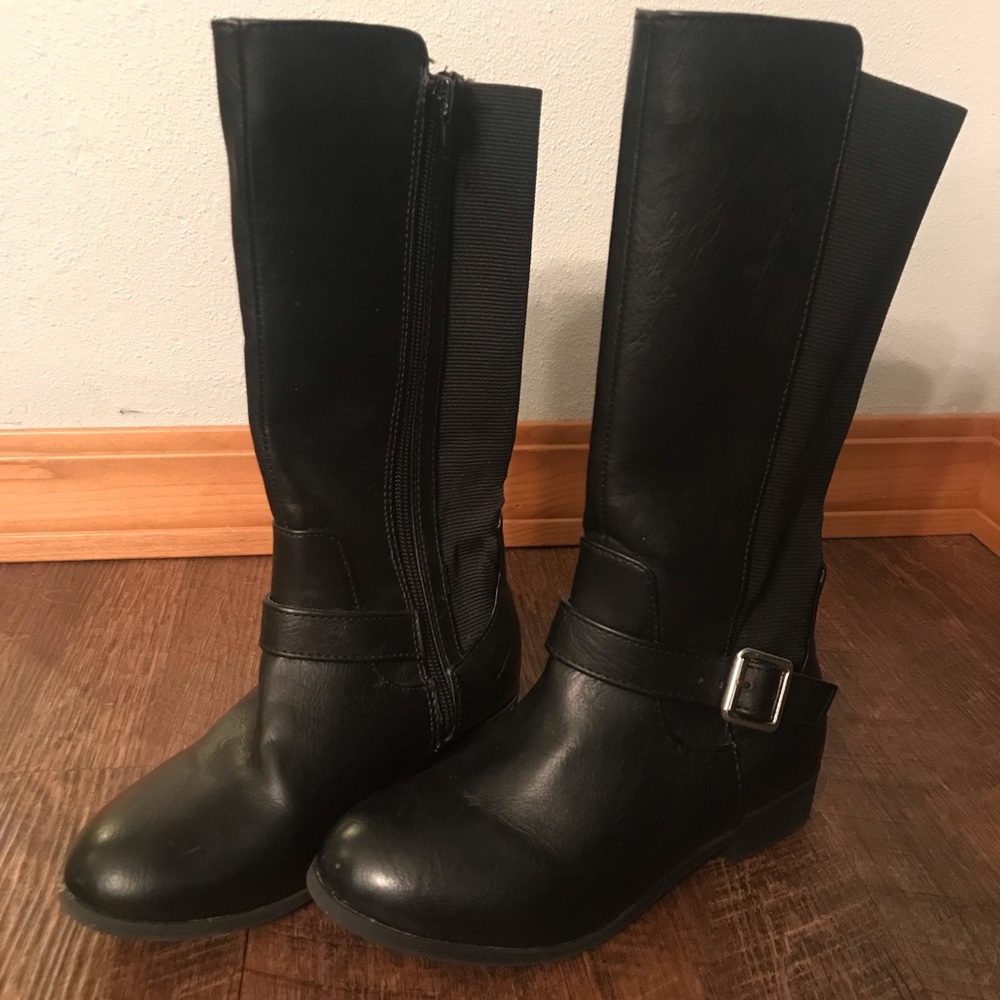 Girls black boots